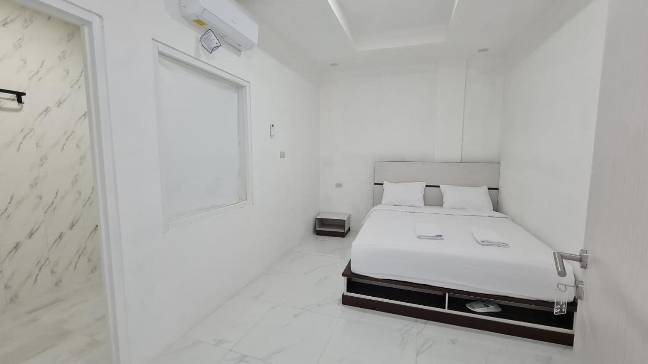 The Riton Hotel Tigaras Luaran gambar