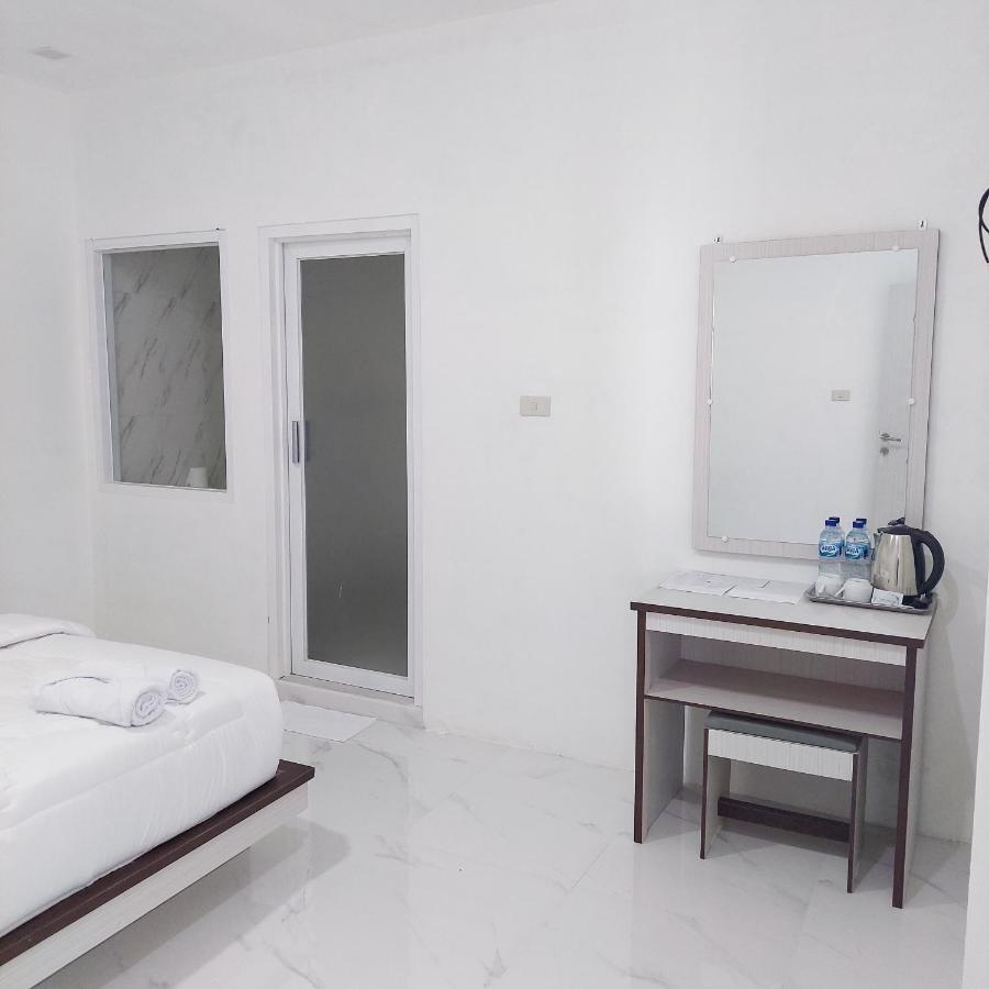 The Riton Hotel Tigaras Luaran gambar