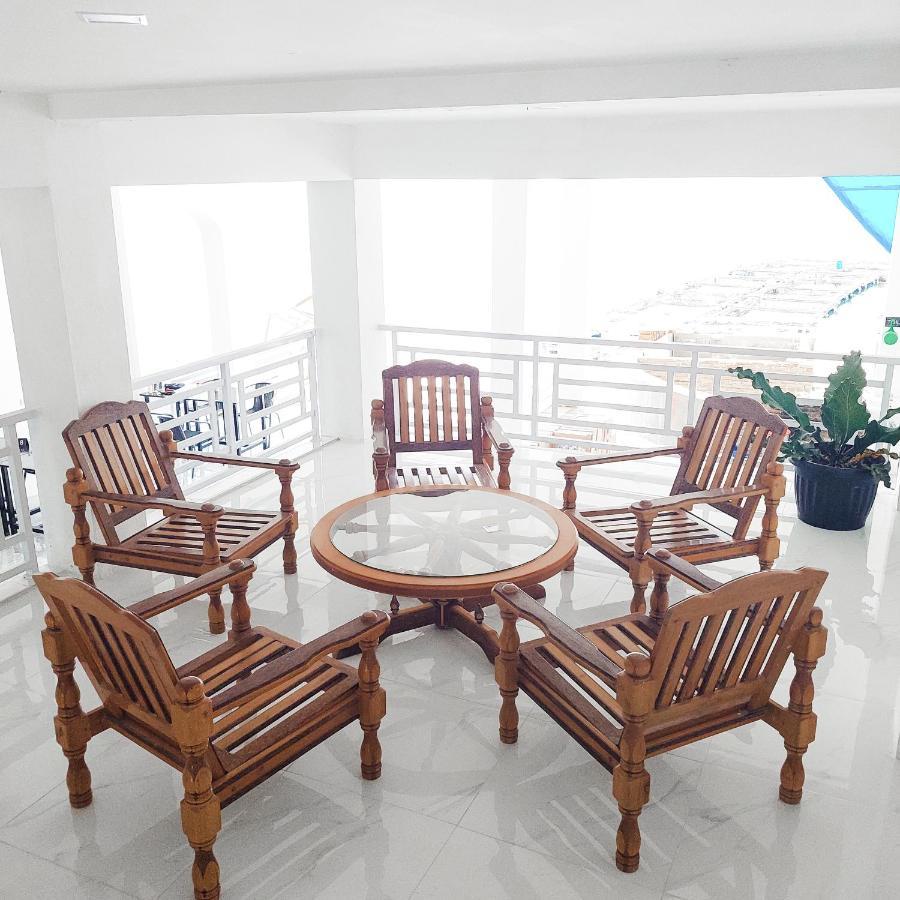 The Riton Hotel Tigaras Luaran gambar